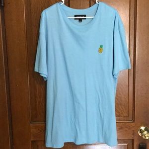 Light blue tee with Pineapple